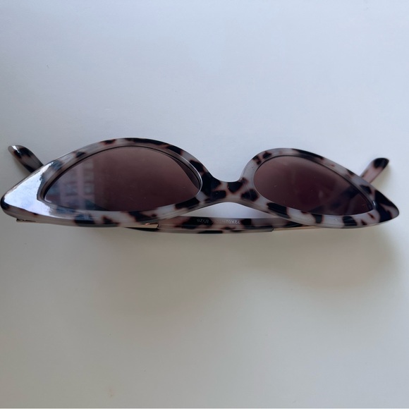 Topshop tortoiseshell small cat-eye sunglasses - Picture 3 of 5
